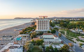 Color Alexandra Plaza Family Hotel